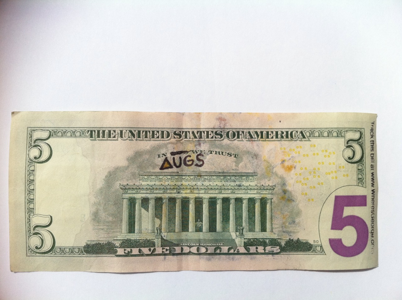 Illustration for article titled Turning Dollar Bills Into Works of Video Game Art